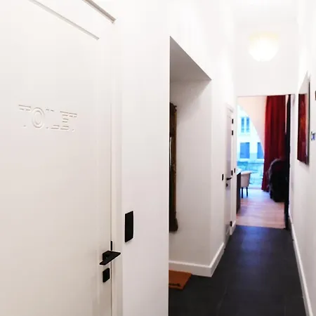 La Cour D'honneur - Meir Apartment