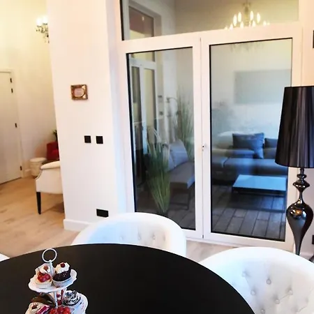 La Cour D'honneur - Meir Apartment *